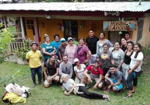 Albergue Hostal Familiar El �ngel Panam� B&B