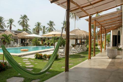 Hotel Show Pony Beach Resort And Suites