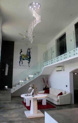 Hotel Show Pony Beach Resort And Suites