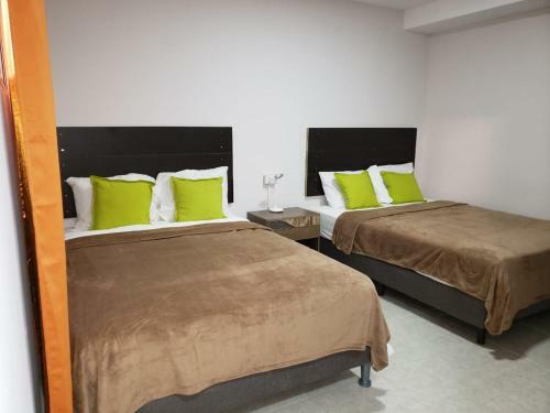 Hostal La Saloma Airport Lodge