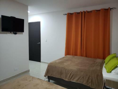 Hostal La Saloma Airport Lodge