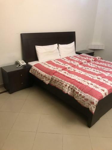 Hostal New Shelton Guest House