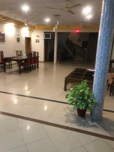 Hostal New Shelton Guest House