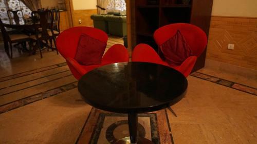 Hostal Traveller And Family Home