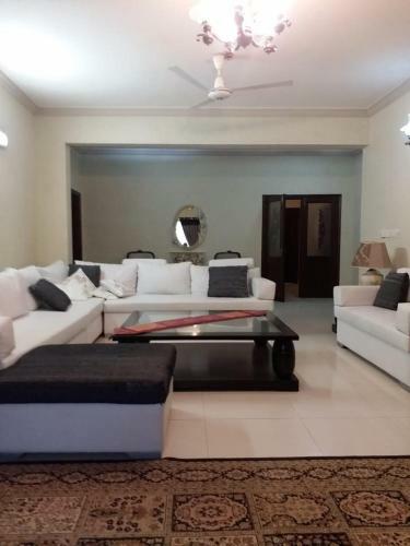 Hostal Royal Cottage Guest House