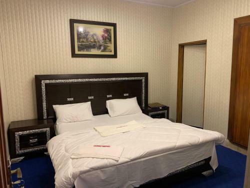 Hostal Rashk E Qamar