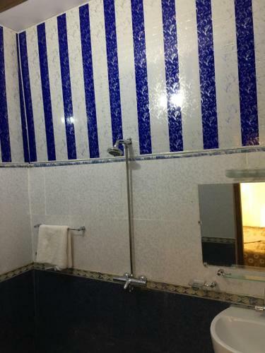 Hostal Rashk E Qamar