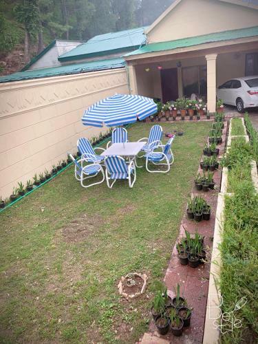 Hostal Rashk E Qamar