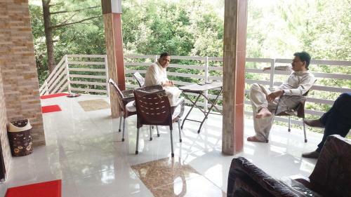 Janjua Lodges & Apartments