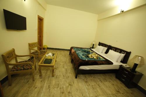 Hotel Chinar Resorts