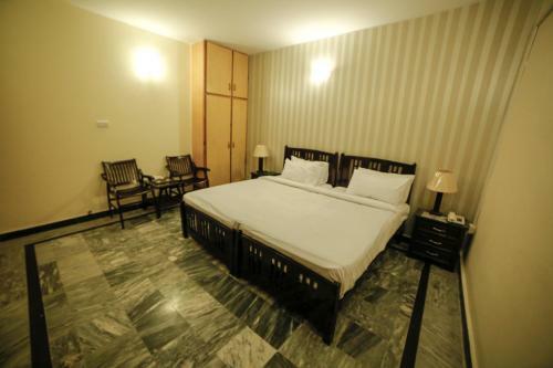 Hotel Chinar Resorts