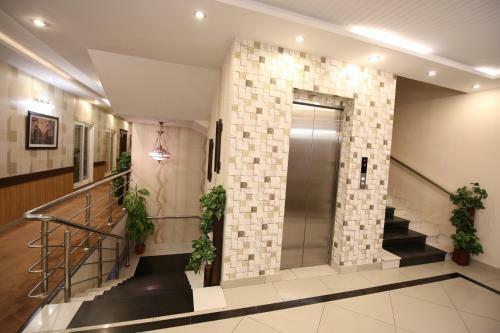 Hotel Safari Club 4