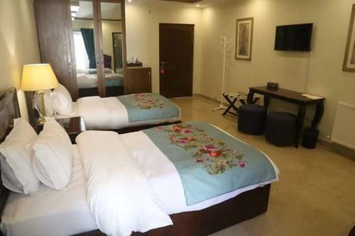 Hostal The Mont Calm