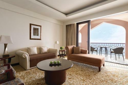Hotel Shangri-la Al Husn Resort & Spa