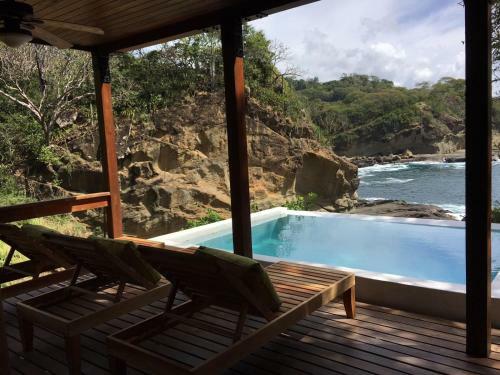 Shankton Harbor - Luxury Private Beach House
