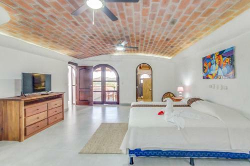 Pelican Eyes: Villa Coral II