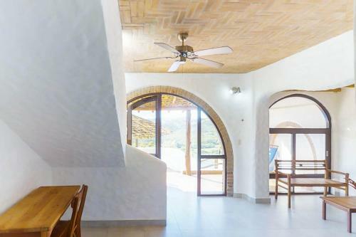 Pelican Eyes: Villa Coral II