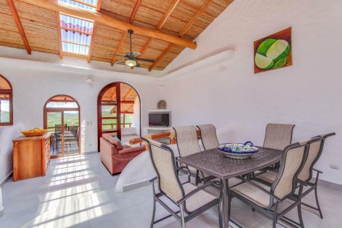 Pelican Eyes: Villa Coral II