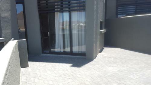 Elegant Apartment At Grove Mall
