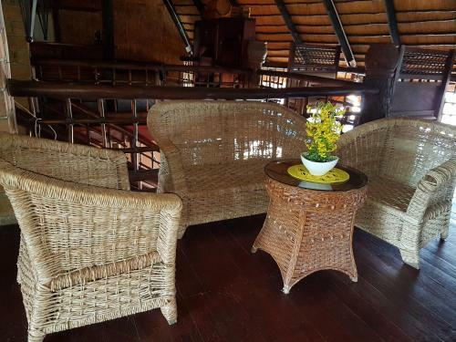 Oshandira Lodge