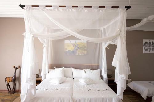 Hostal Dornhuegel Guest Farm