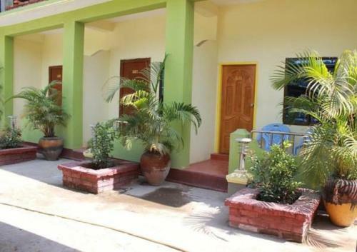 Nway Htway Yeik Motel