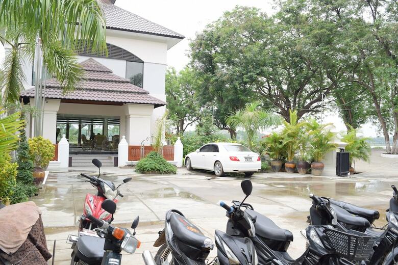 Shwe Taung Tan Hotel - Lake View