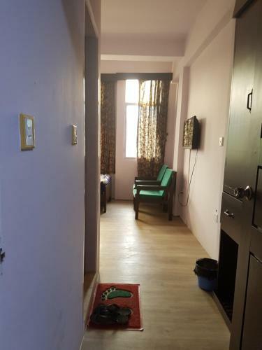 Mogok Motel - Burmese Only