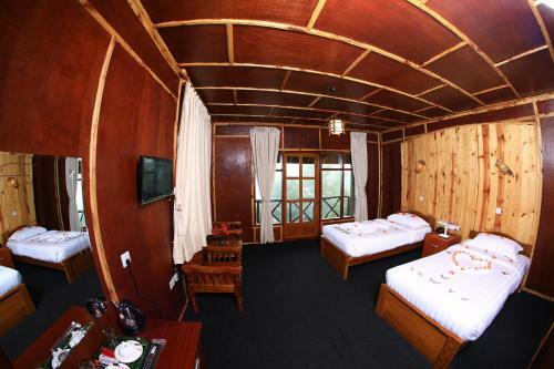 The Floral Breeze Hotel (mt. Victoria)