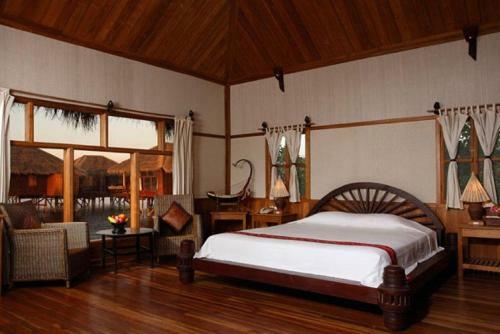 Hotel Shwe Inn Tha Floating Resort