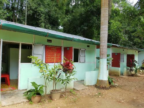 Hostal Eden Guest House-burmese Only