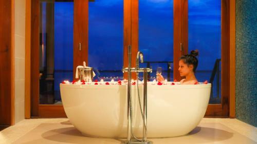 Hotel Vakarufalhi Maldives