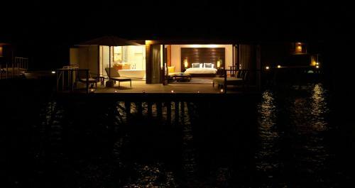 Hotel Vakarufalhi Maldives