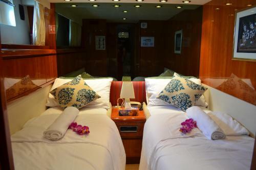 Ocean Breeze Voyager Yacht
