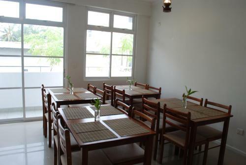 Hostal G 10 Beach Inn