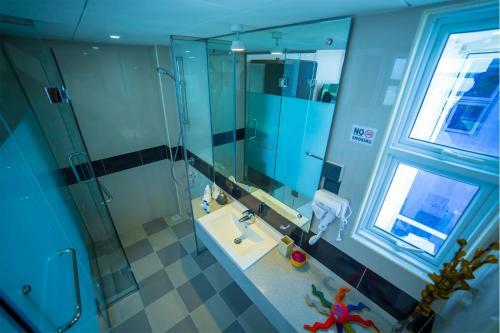 Hostal The White Harp Beach Hotel