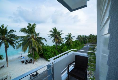 Hostal The White Harp Beach Hotel