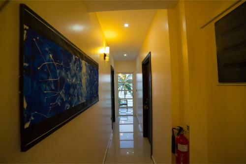 Hostal The White Harp Beach Hotel