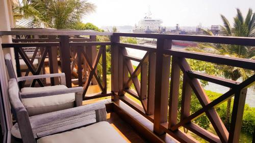 Hulhule Island Hotel