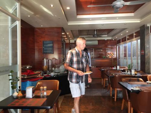 Hostal Rivethi Beach Hotel