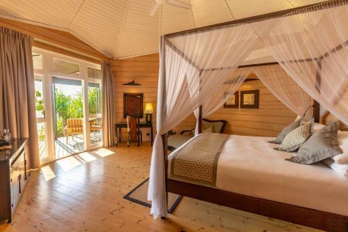 Hotel Komandoo Island Resort & Spa