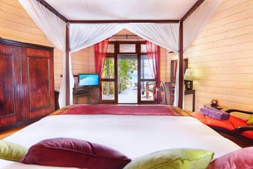 Hotel Komandoo Island Resort & Spa