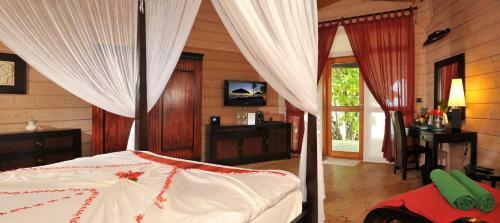 Hotel Komandoo Island Resort & Spa