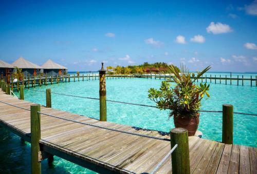 Hotel Komandoo Island Resort & Spa