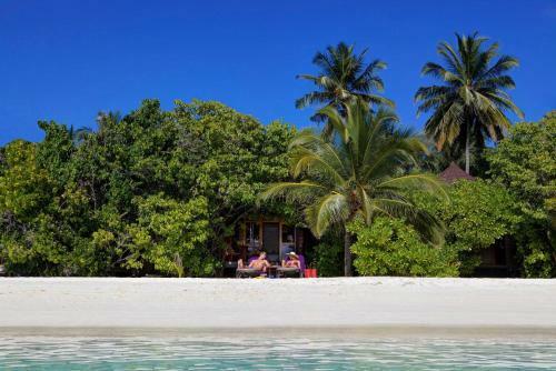Hotel Komandoo Island Resort & Spa