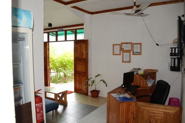 Hostal Ithaa Beach Maldives