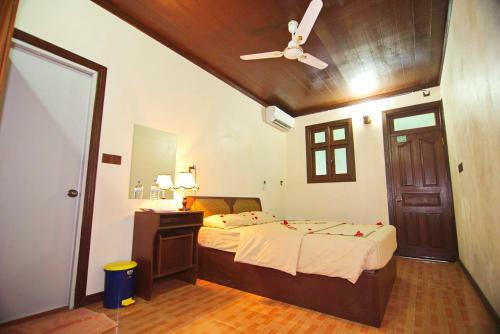 Hostal Kuri Beach View Inn