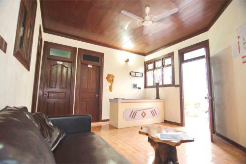 Hostal Kuri Beach View Inn