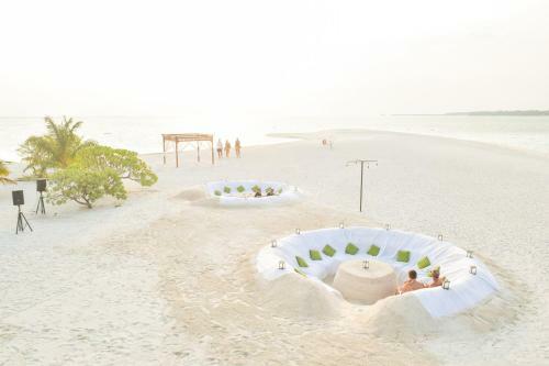 Hotel Holiday Island Resort