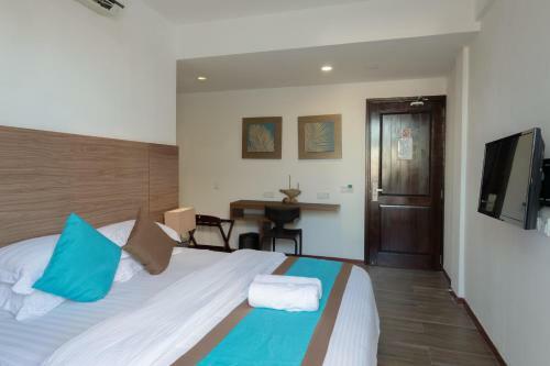 Hostal Beachwood Hotel And Spa At Maafushi